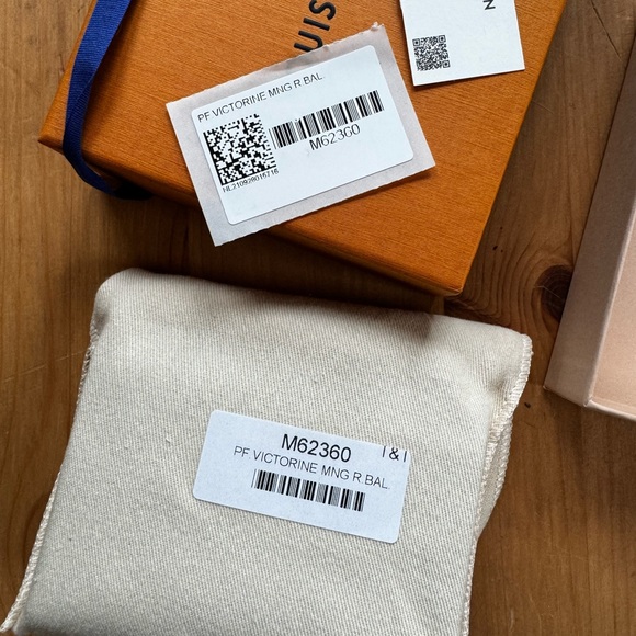 Louis Vuitton Monogram Victorine Wallet - Picture 7 of 7